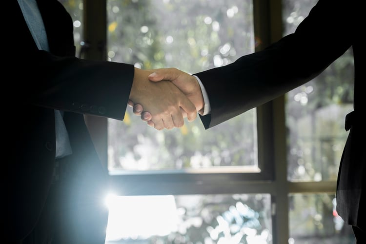 vecteezy_close-up-businessman-shaking-hands-with-the-client-after_24772223_974